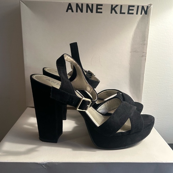 Size 8.5 Black Anne Klein Heels - Picture 7 of 7